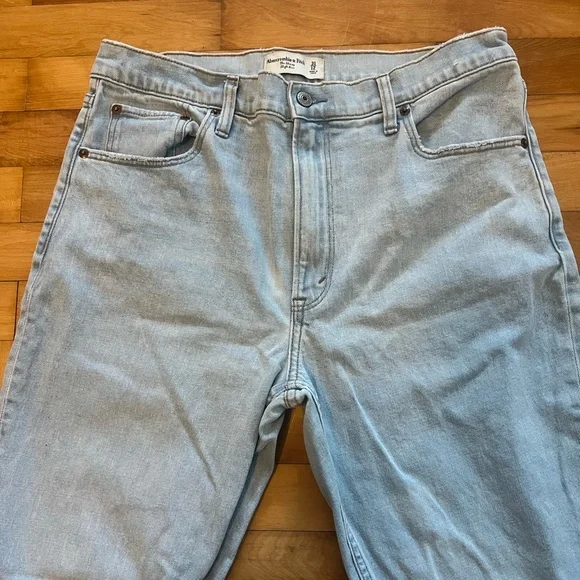 Abercrombie & Fitch The Skinny High Rise Jeans - Picture 3 of 7